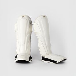 Venum Impact Evo Scales Shinguards Ivory, L  Impact Evo Scales Benskydd Vit