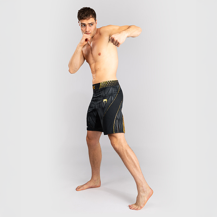 UFC Zenith by Venum Fight Night Fightshorts L&aring;ng modell Svart Guld