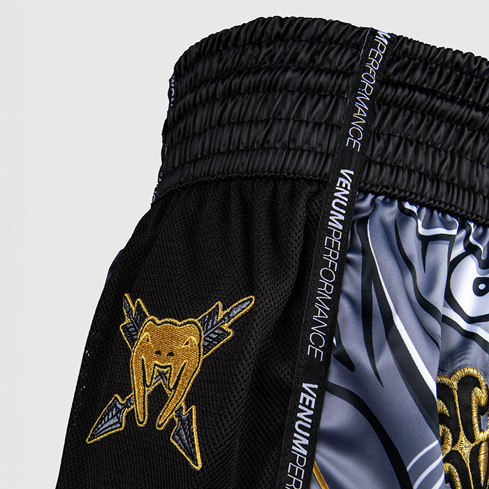 Venum Wolf Atak Thaishorts Svart Gr&aring;