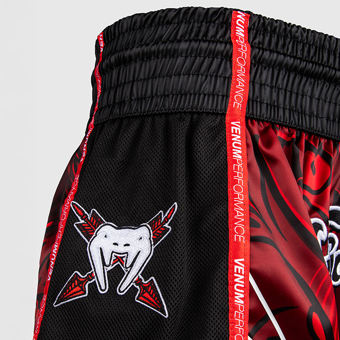 Venum Wolf Atak Thaishorts Svart R&ouml;d