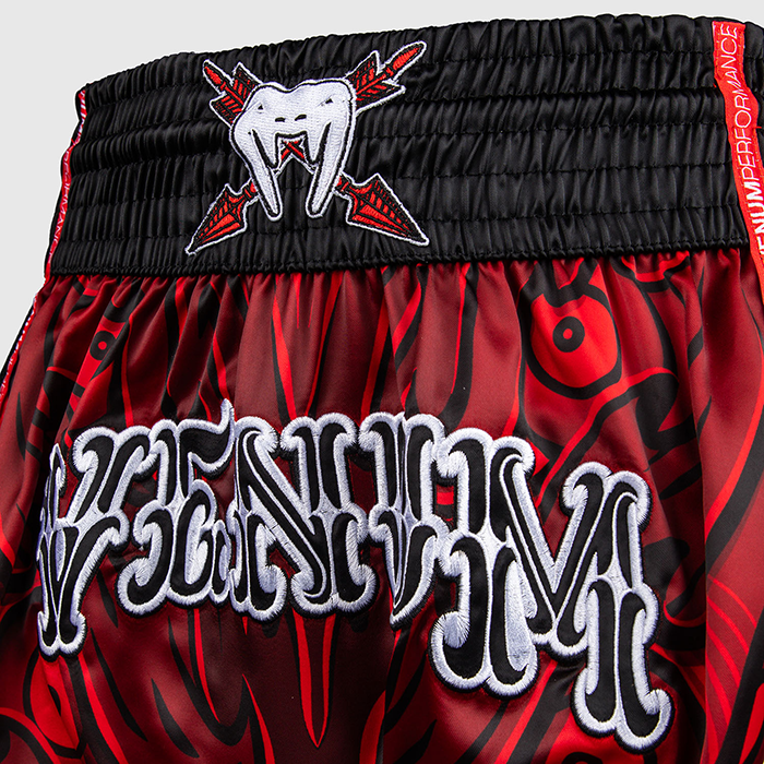 Venum Wolf Atak Thaishorts Svart R&ouml;d