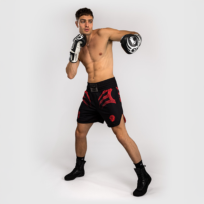 Venum X Mike Tyson Everyone has a plan Boxningsshorts Svart R&ouml;d