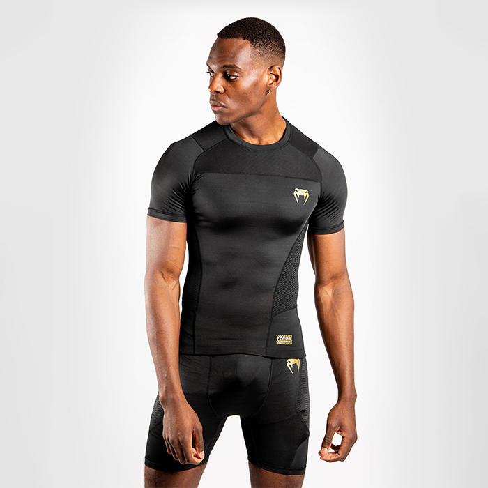 Läs mer om Venum G-Fit Rashguard, Short Sleeves, Black/Gold