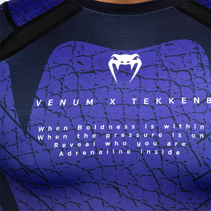 Venum x TEKKEN 8 L&aring;ng&auml;rmad Rashguard Kazuya Svart Lila