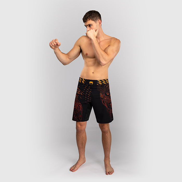 Venum Quetzal Fury Fightshorts Svart R&ouml;d Orange