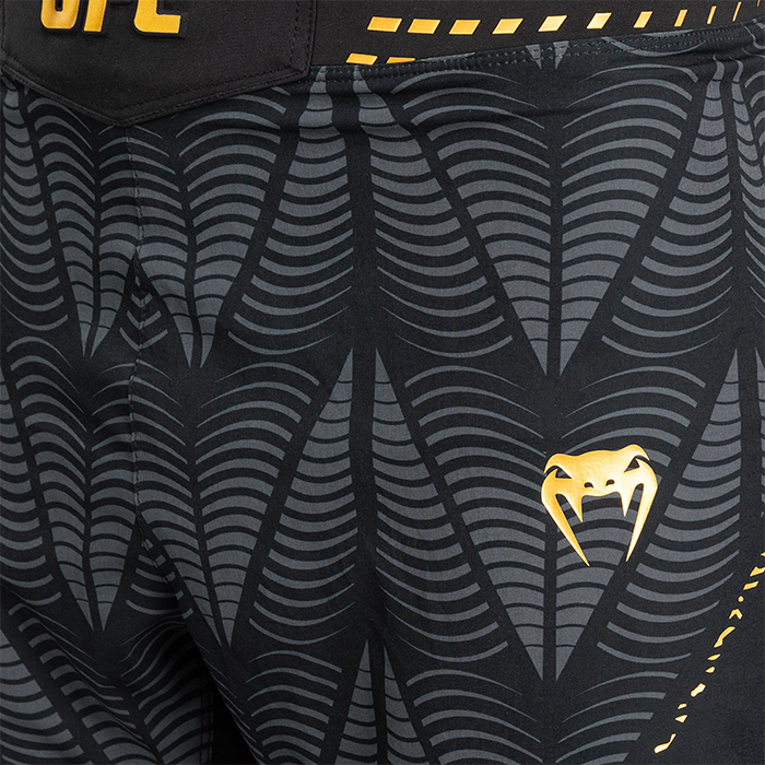 UFC Zenith by Venum Fight Night Fightshorts L&aring;ng modell Svart Guld